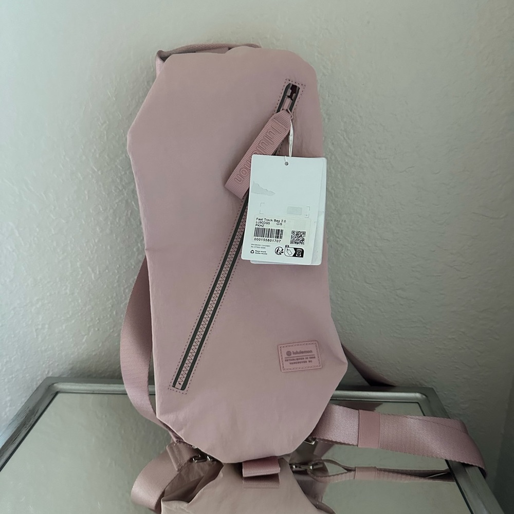 NWT lululemon athletica Dusty Pink Sling Crossbody Bag Fast Track 2.0 - Picture 2 of 8